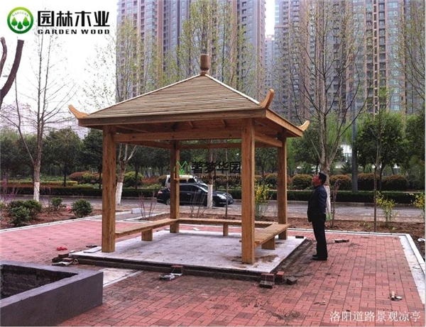 做防腐木地板建設時哪些問題必須要特別關注